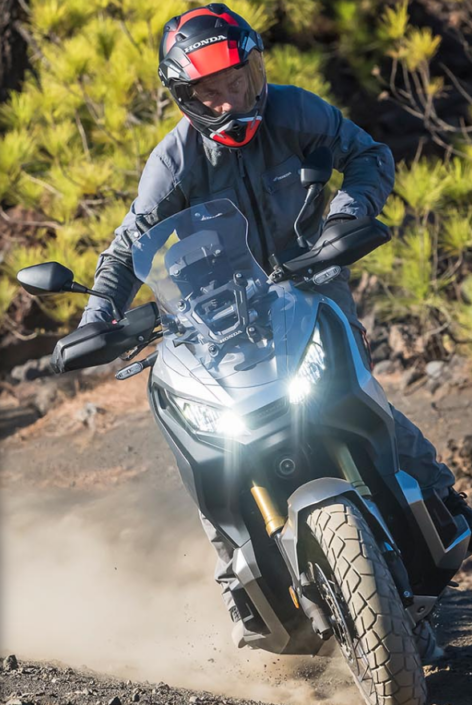 Honda X-ADV 750 2018 2019 στο βουνό μπροστινή μεριά